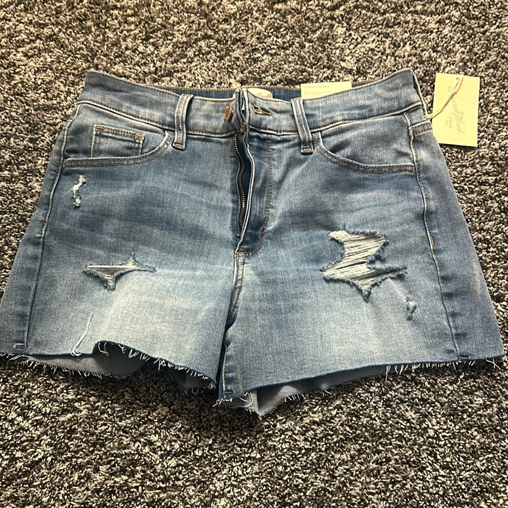 NWT Universal Thread shorts